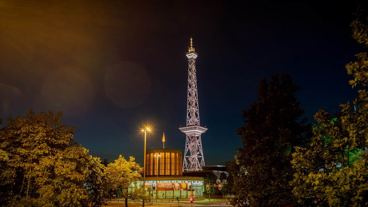 Berliner Messe bei Nacht